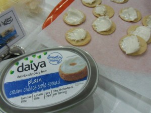 Daiya, my favorite fake cheese brand, debuted a new fake cream cheese!