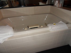 Country House Resort jacuzzi tub