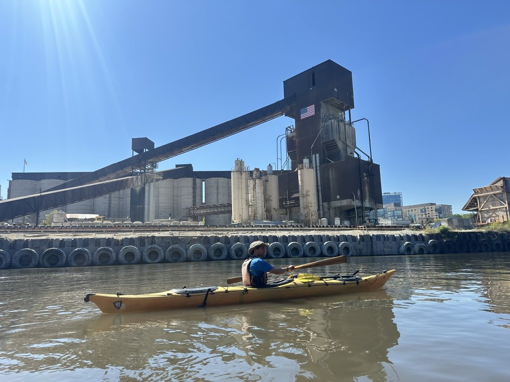 kayaking an industrial part of the Chicago River